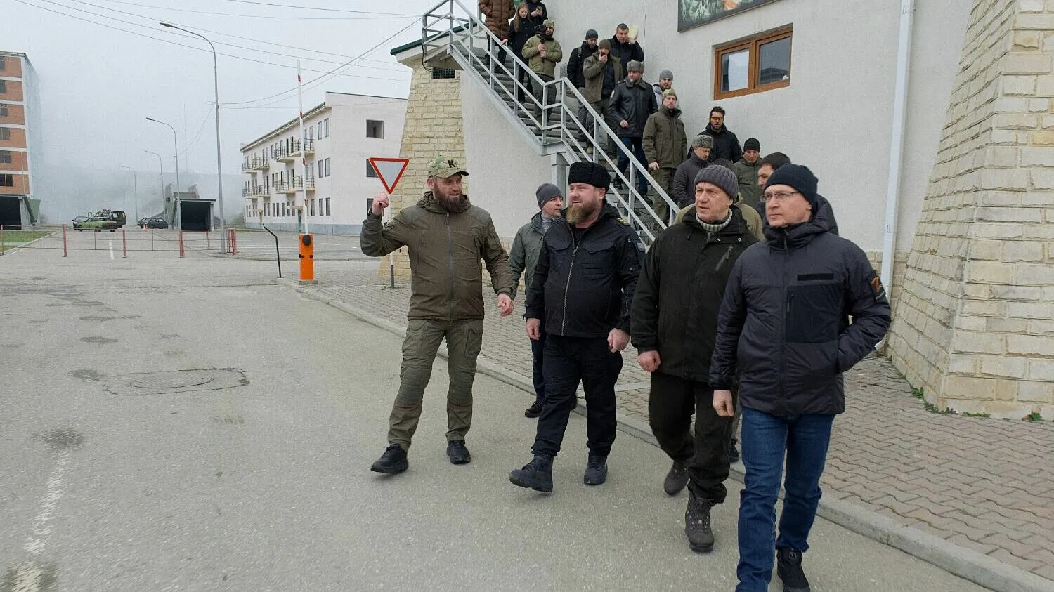 Дорога к пустынным берегам и передвижение на месте